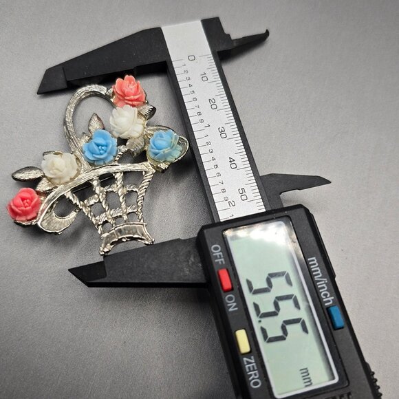 VTG Carved Lucite Flower Basket Brooch Silver Tone Pastel Blue Pink White 2.5" - Picture 6 of 9